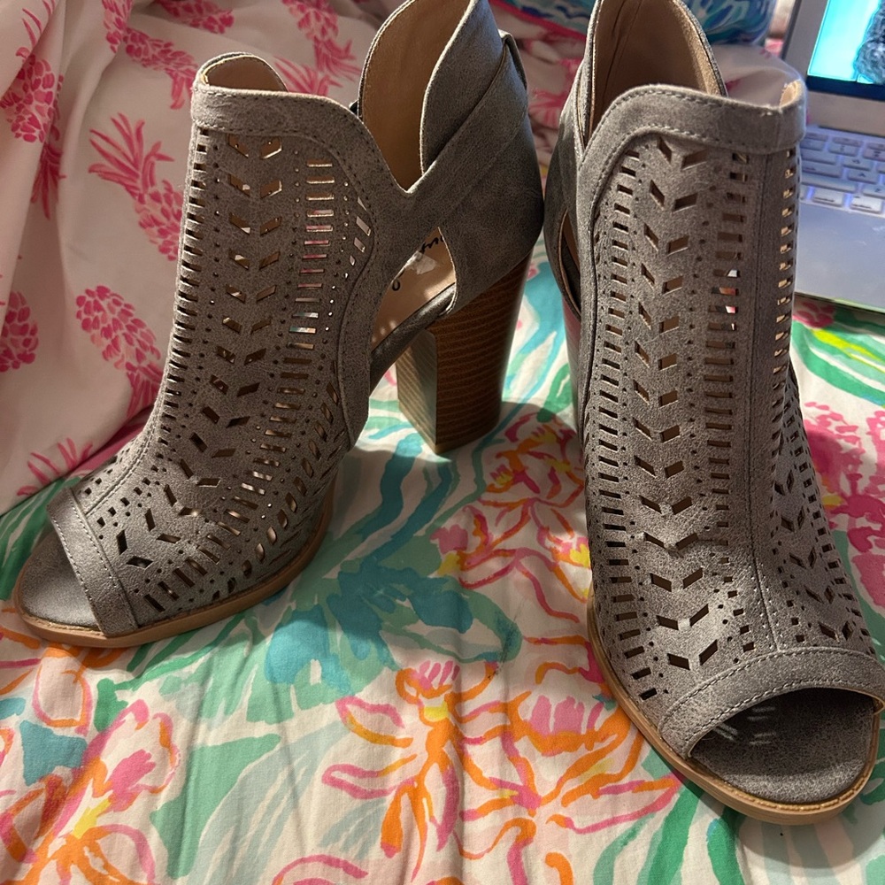 Gray Peep-Toe Heeled Sandals